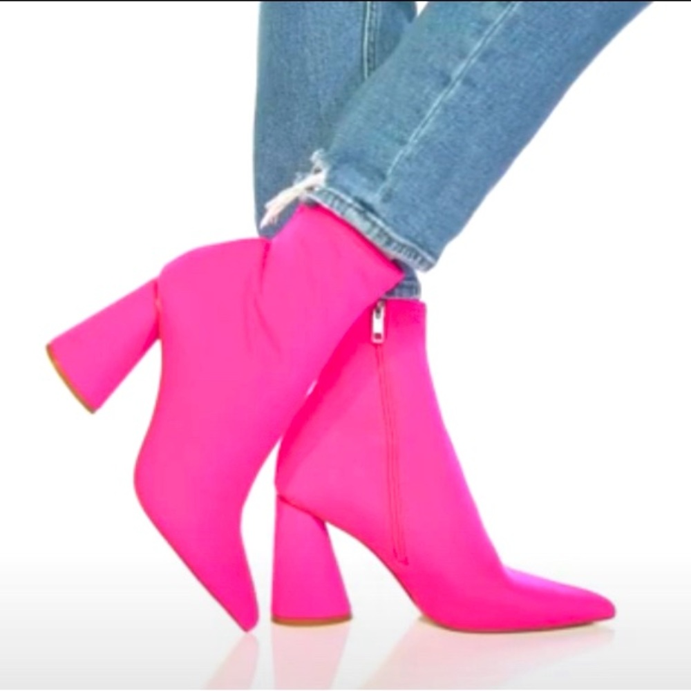 *SOLD* Brand New In Box Steve Madden Hot Pink Vallor Booties in size 8.5 / 38